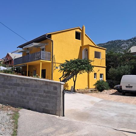 Apartments Mara Bela Karlobag Luaran gambar