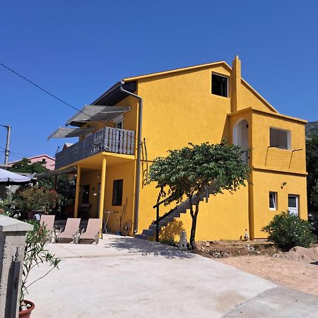 Apartments Mara Bela Karlobag Luaran gambar
