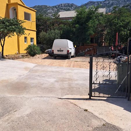 Apartments Mara Bela Karlobag Luaran gambar