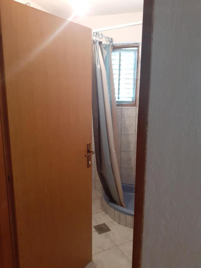 Apartments Mara Bela Karlobag Luaran gambar