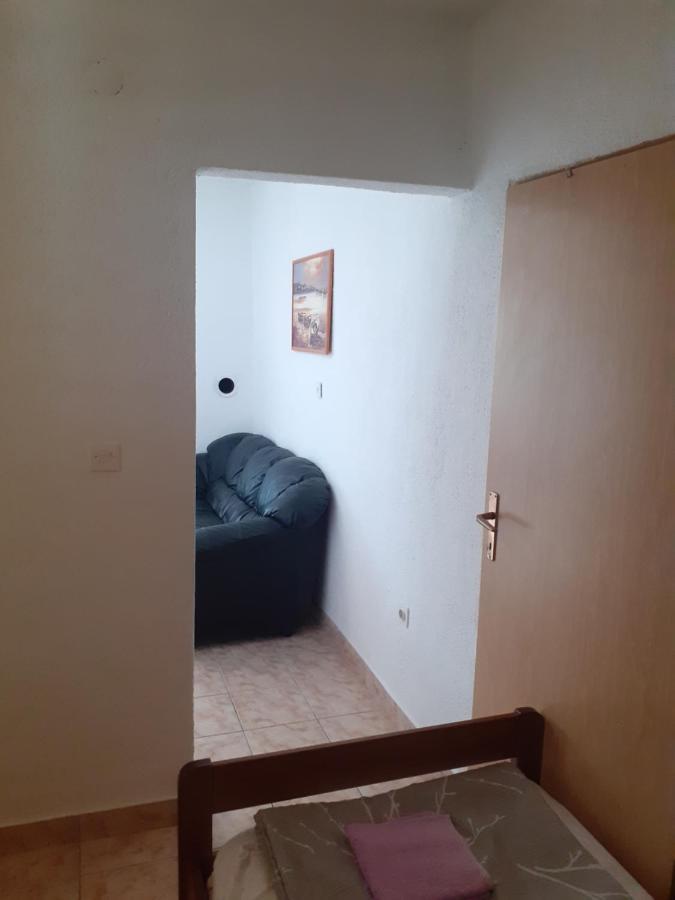 Apartments Mara Bela Karlobag Luaran gambar