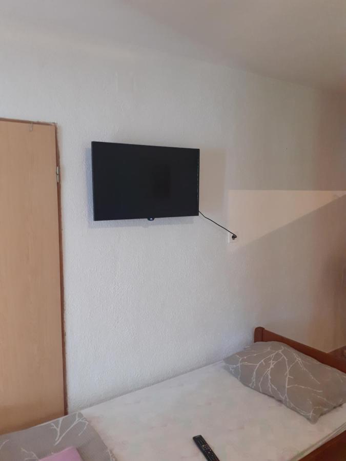 Apartments Mara Bela Karlobag Luaran gambar