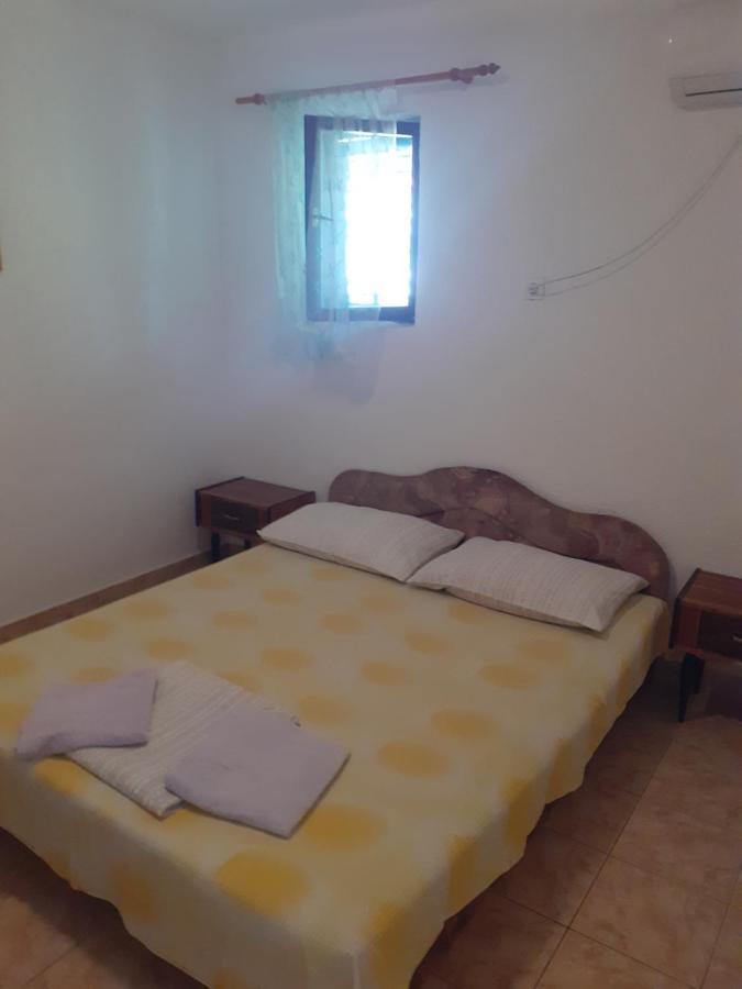 Apartments Mara Bela Karlobag Luaran gambar
