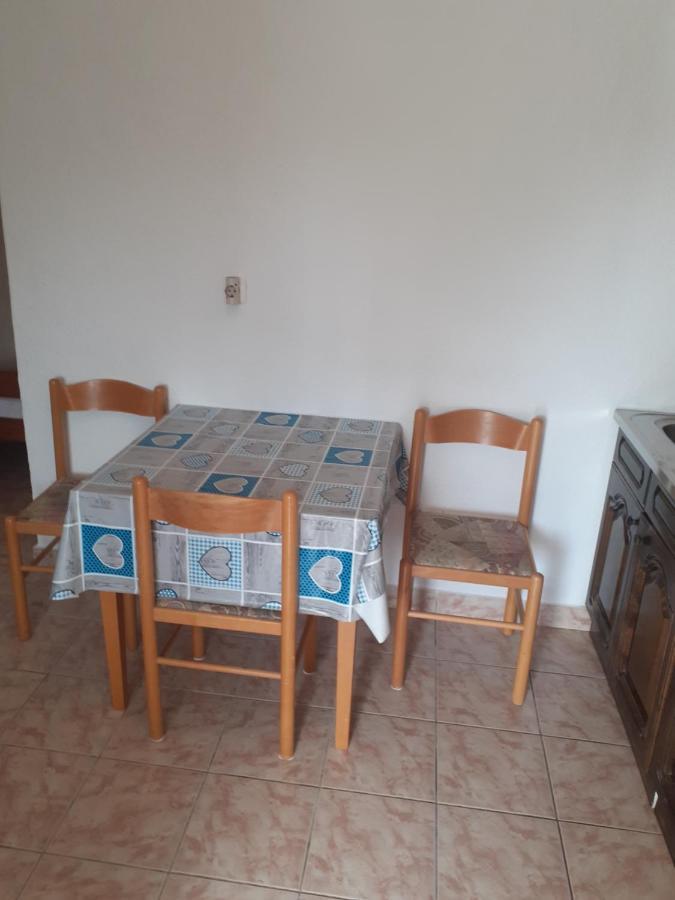 Apartments Mara Bela Karlobag Luaran gambar