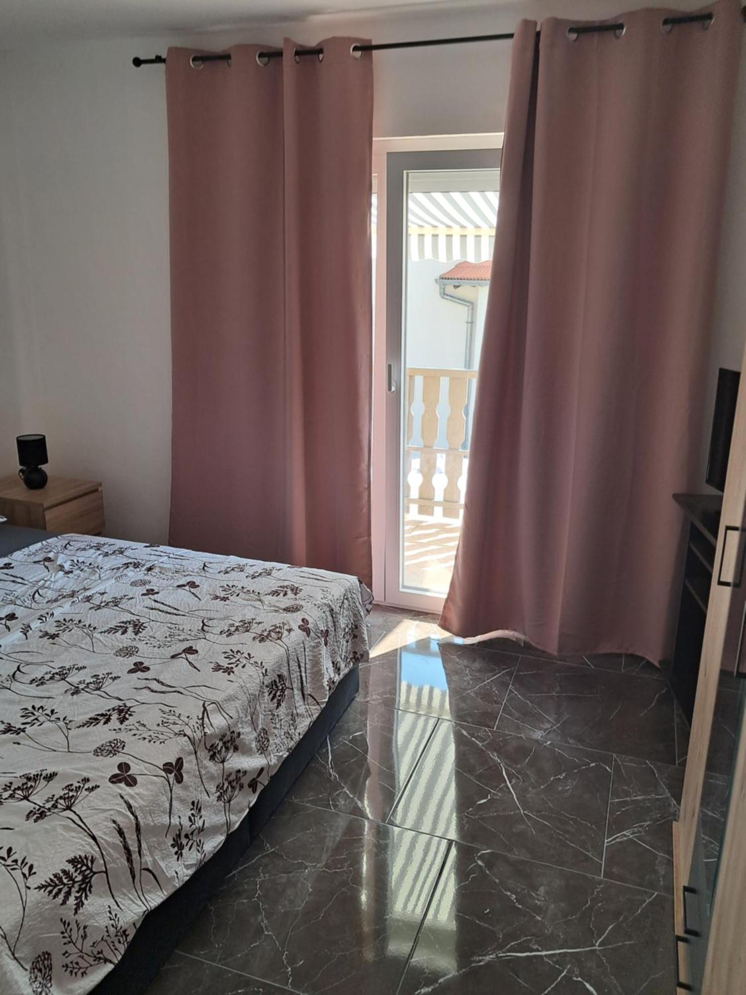 Apartments Mara Bela Karlobag Luaran gambar
