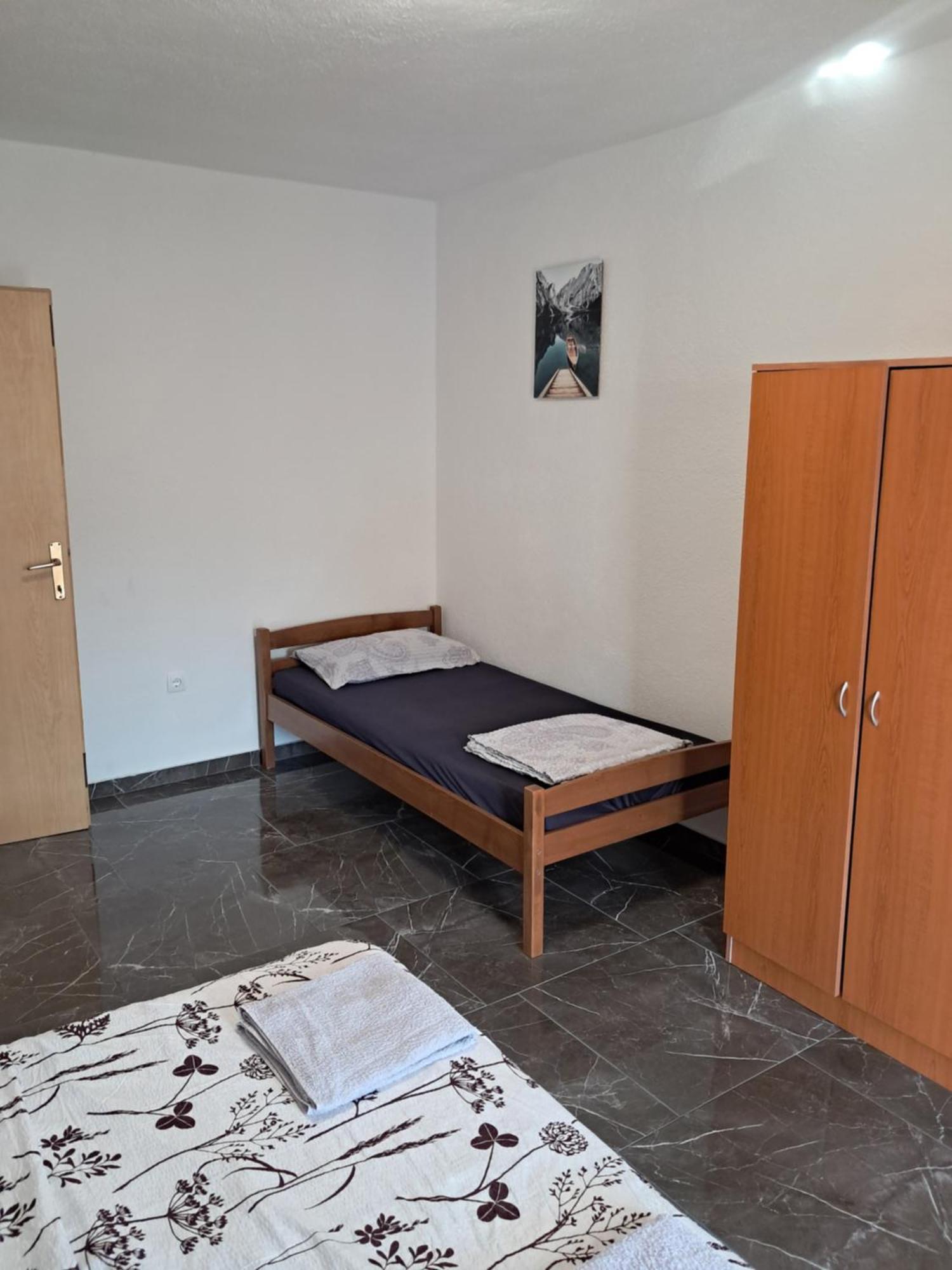 Apartments Mara Bela Karlobag Luaran gambar