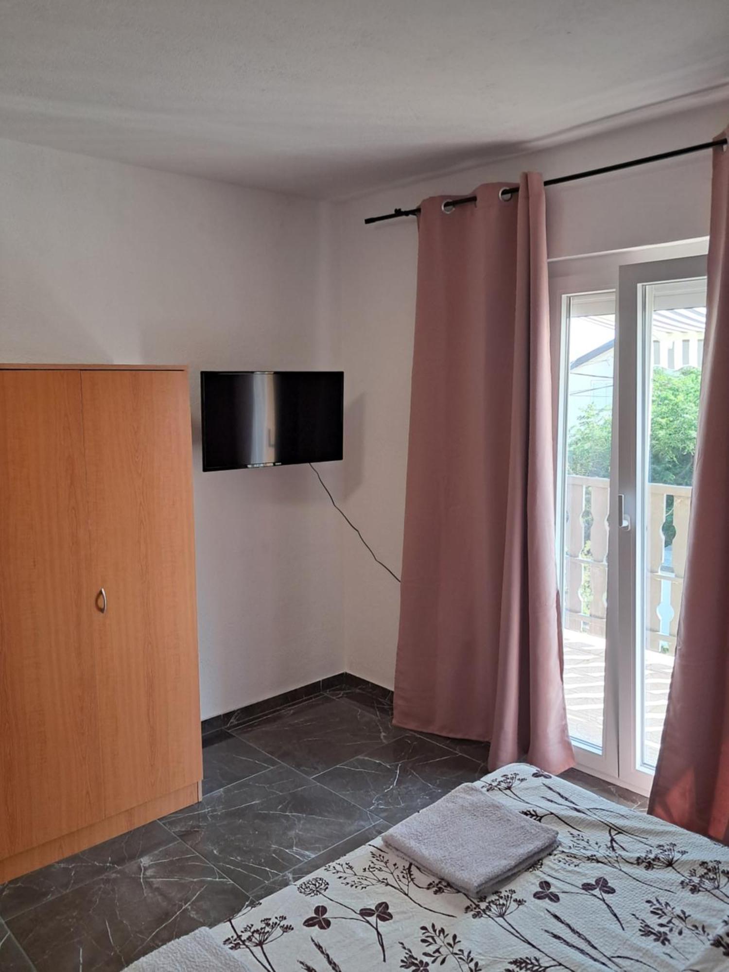 Apartments Mara Bela Karlobag Luaran gambar