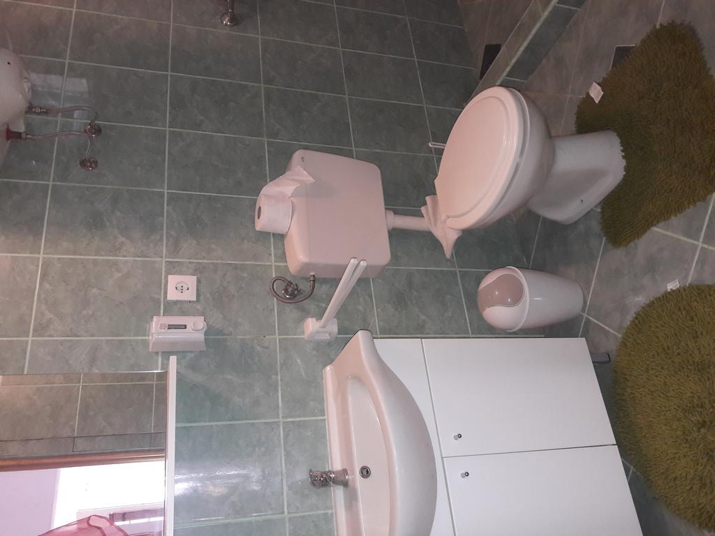 Apartments Mara Bela Karlobag Luaran gambar