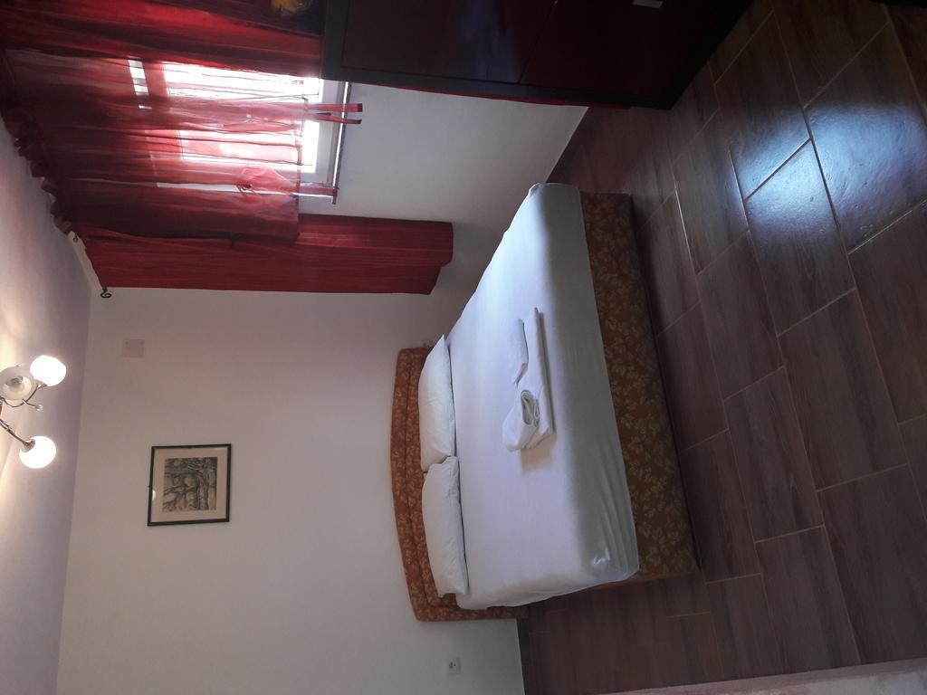 Apartments Mara Bela Karlobag Luaran gambar