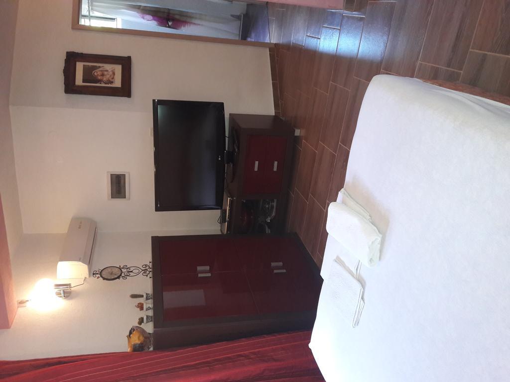 Apartments Mara Bela Karlobag Luaran gambar
