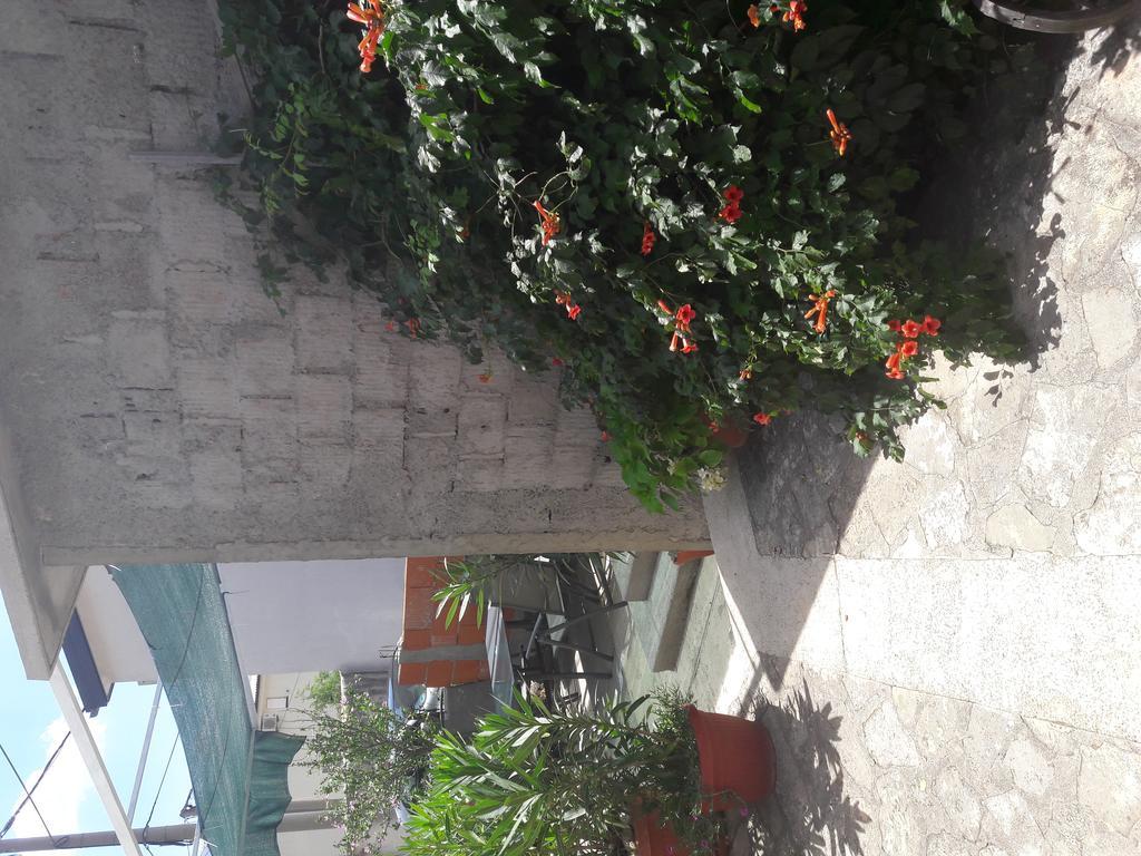 Apartments Mara Bela Karlobag Luaran gambar